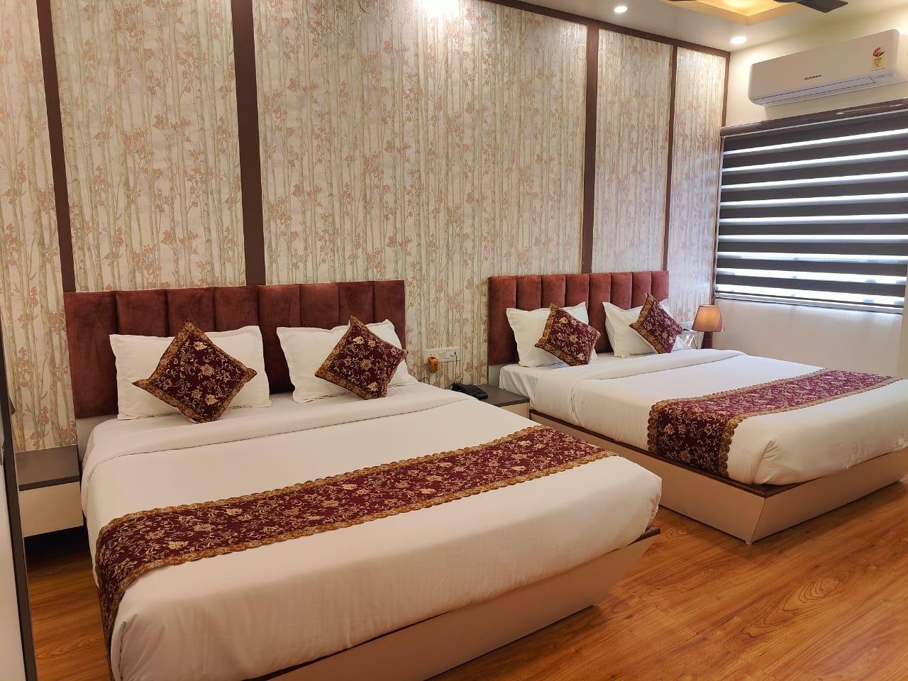 Family Royal Suite Room - Luxury sitting area and decor